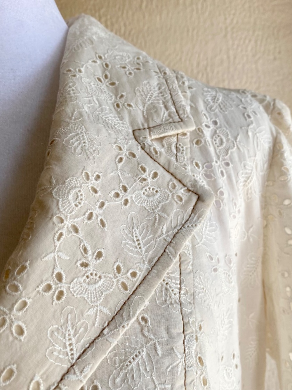 Rebecca Taylor ivory eyelet lace fitted cotton blazer Size 6 - Picture 3 of 14